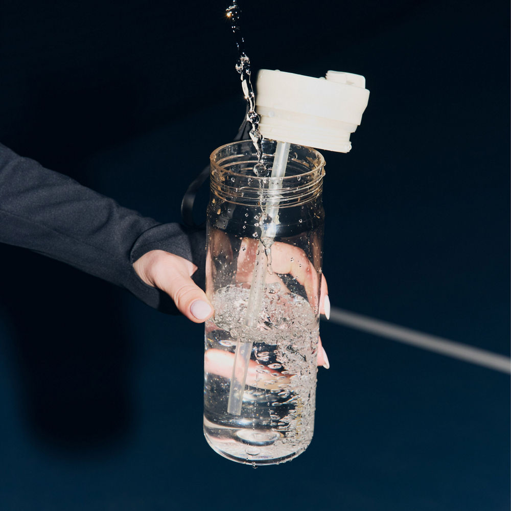 28oz-dualsip-plastic-bottle-n2 bevt0009_contigo_2225975_dualsip_28oz_oatmilkplastic_atf6
